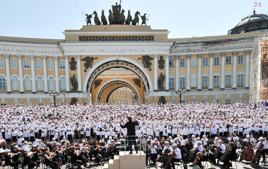 Сотни голосов зазвучали вместе в честь Петербурга