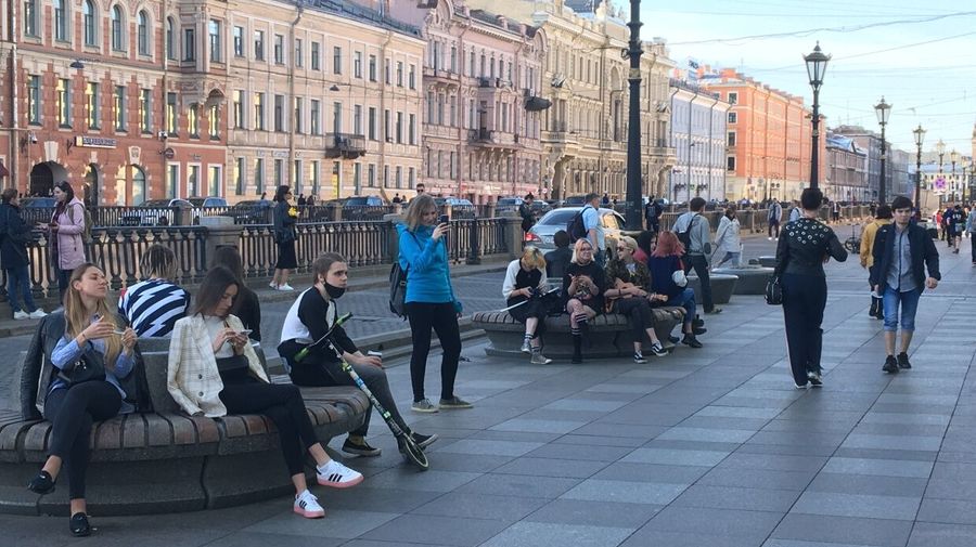 На улицы Петербурга вернулись уличные музыканты