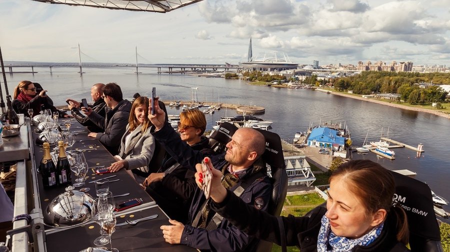 В Петербурге проведут ужин на высоте 50 метров, где гостям предложат блюда всемирно известных поваров 