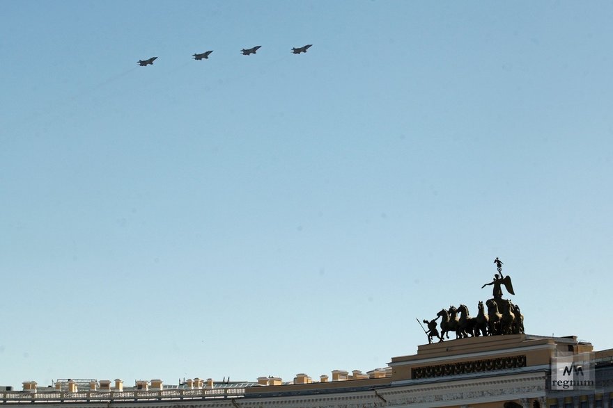 Утром в Петербурге состоялась одна из воздушных репетиций в преддверии парада Победы