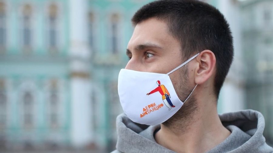 «Защищайся искусством»: Русский музей выпустил маски с работами Малевича