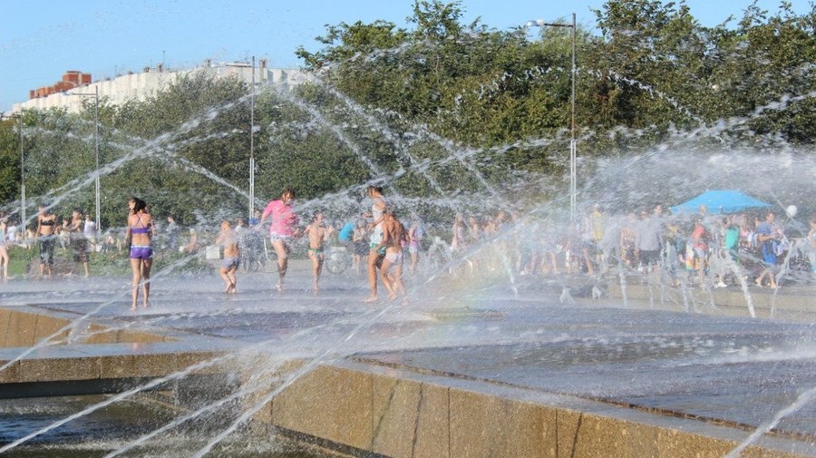 С 29 июня в Петербурге заработали фонтаны