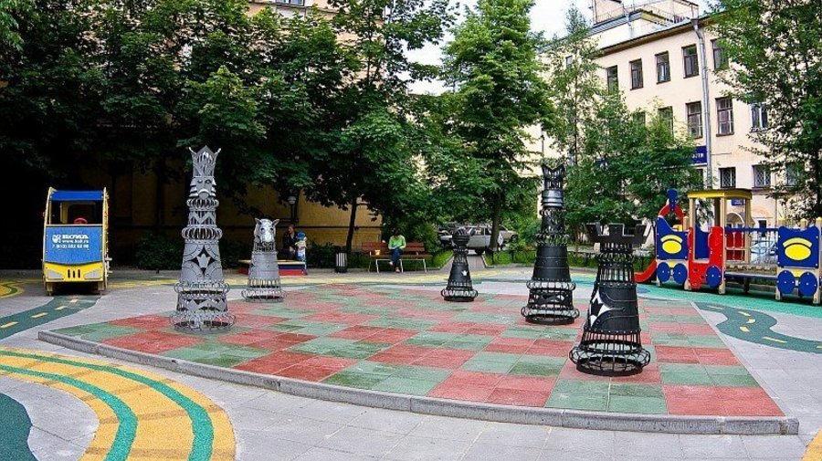 Шахматный дворик