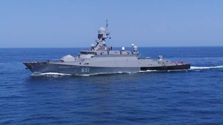 В Петербург ко Дню ВМФ прибыл первый боевой корабль