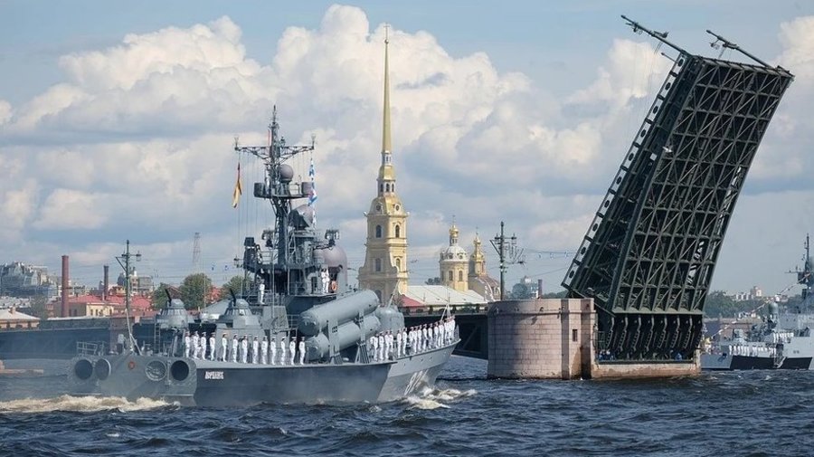 В Кронштадт ко Дню ВМФ прибыло ещё несколько кораблей