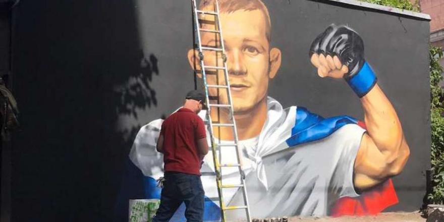 В Петербурге появилось граффити с изображением российского чемпиона UFC