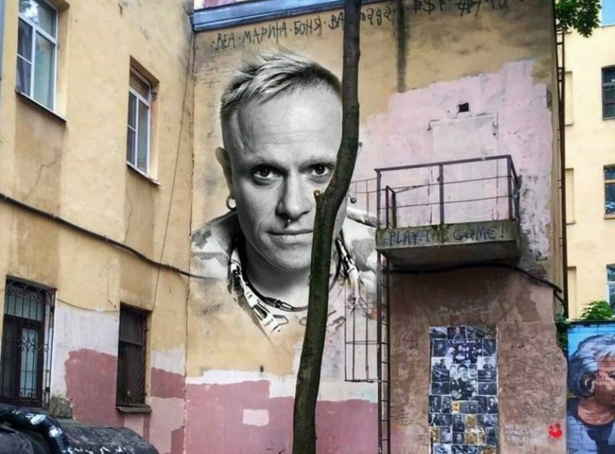 В Петербурге появилось граффити с вокалистом The Prodigy