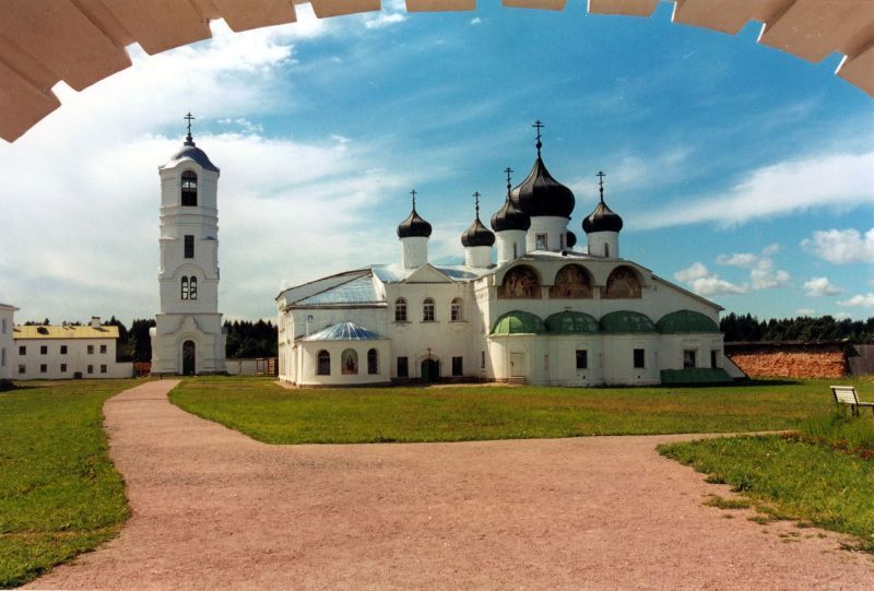 Монастыри Ленинградской области