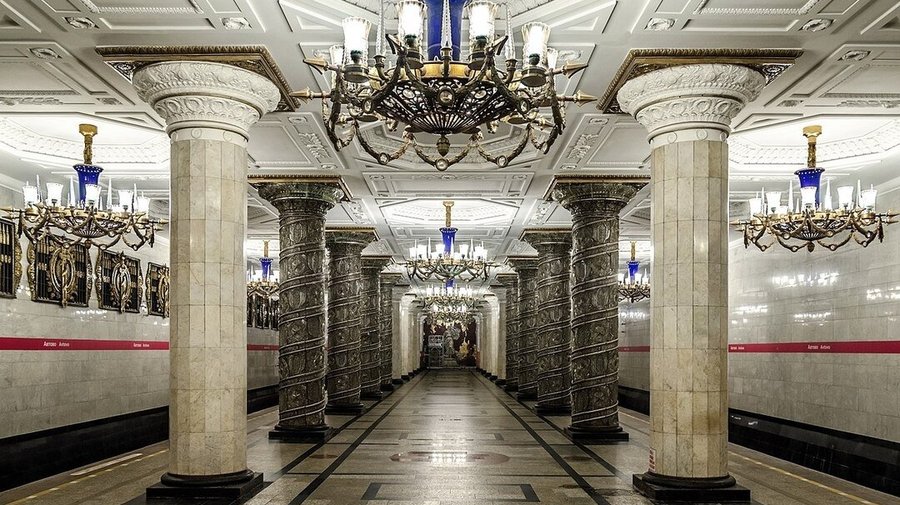 Петербургский метрополитен признали худшим в России