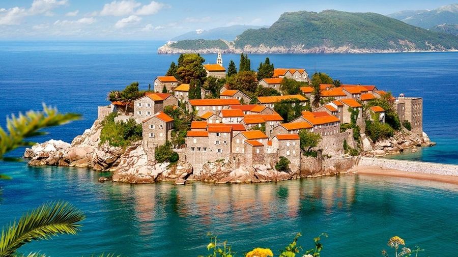 Черногория открыла границы для россиян