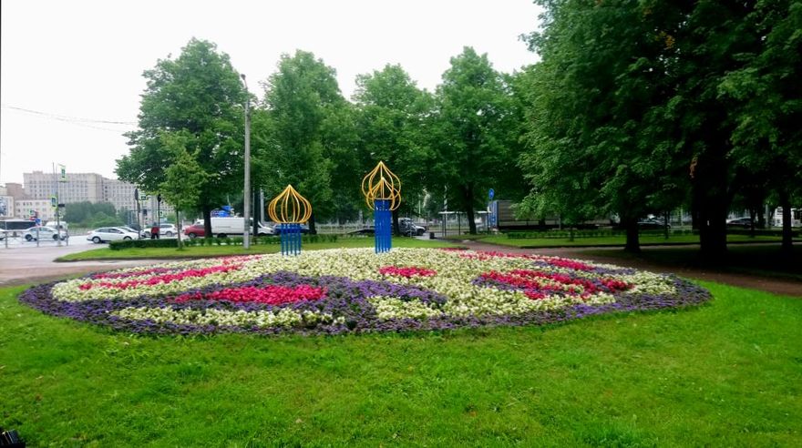В Петербурге высадили цветник в русско-народном стиле