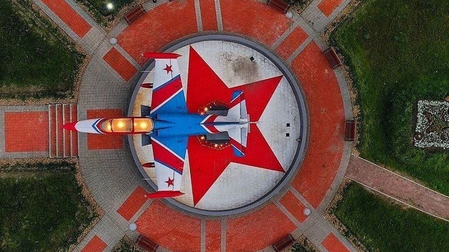 В Ленобласти установили памятник Авиаторам Балтики