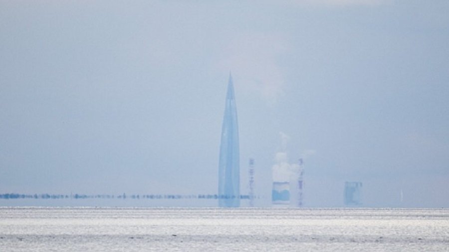 В Петербурге фотограф запечатлел завораживающий мираж