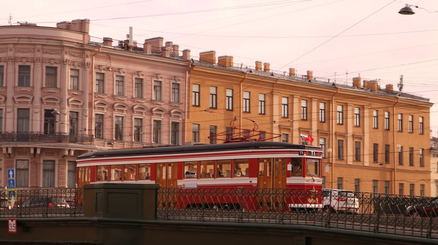 В Петербурге возобновляет работу туристический ретротрамвай