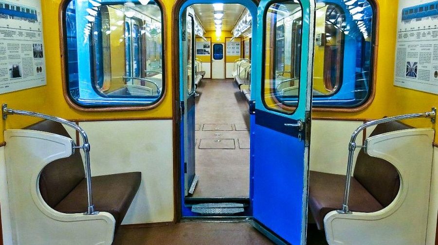 Ретровагоны покажут на выставке к 65-летию Петербургского метрополитена