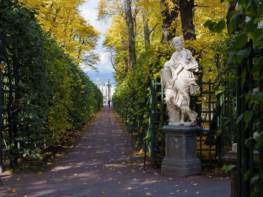 Русский музей возобновляет онлайн-экскурсии по Летнему саду