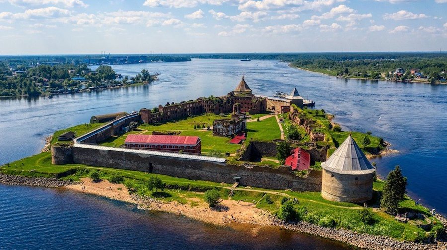 В Ленобласти разрабатывают маршрут по петровским городам