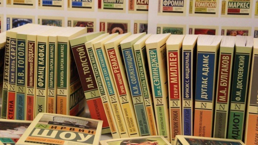 На книжной ярмарке в ДК имени Крупской распродадут книги по 10 и 50 рублей