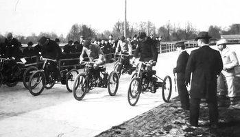 Надо знать: 23 октября 1898 года под Петербургом состоялись первые в России автомотогонки