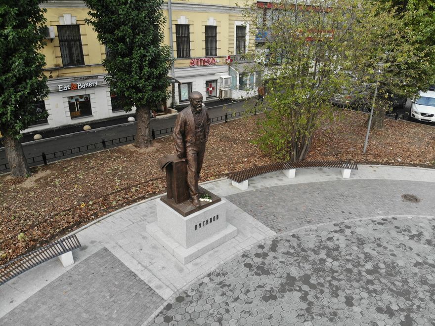 В Петербурге установили памятник Николаю Путилову