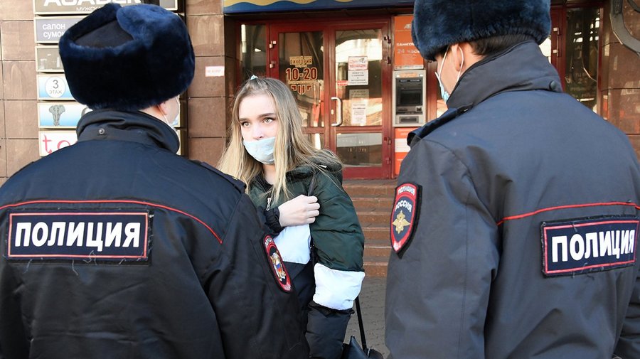 Полицейские Петербурга будут следить за наличием масок у горожан