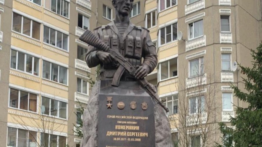 Памятник Герою России Дмитрию Кожемякину установили в его родном Сертолово