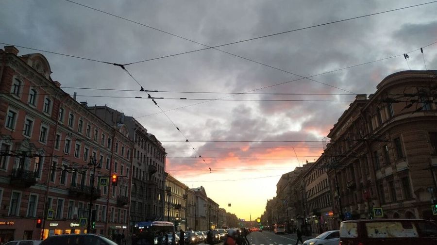 Петербуржцы смогут полюбоваться красочными закатом и восходом
