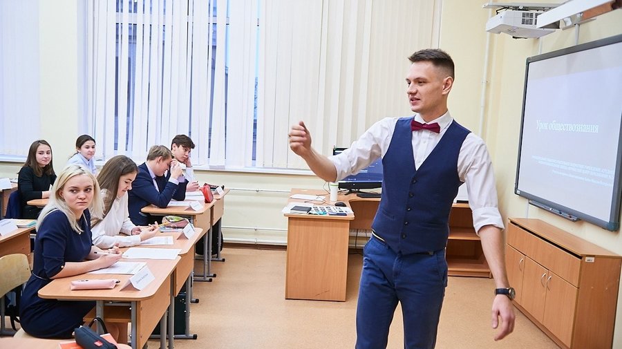 Учитель из Мурино признан лучшим молодым педагогом России