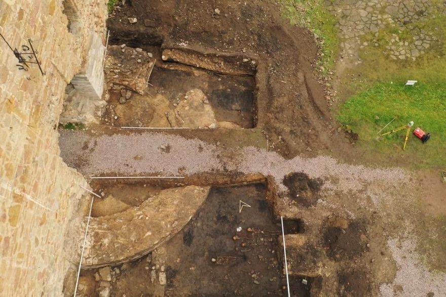 Сенсационную находку XV века обнаружили в Ивангородской крепости