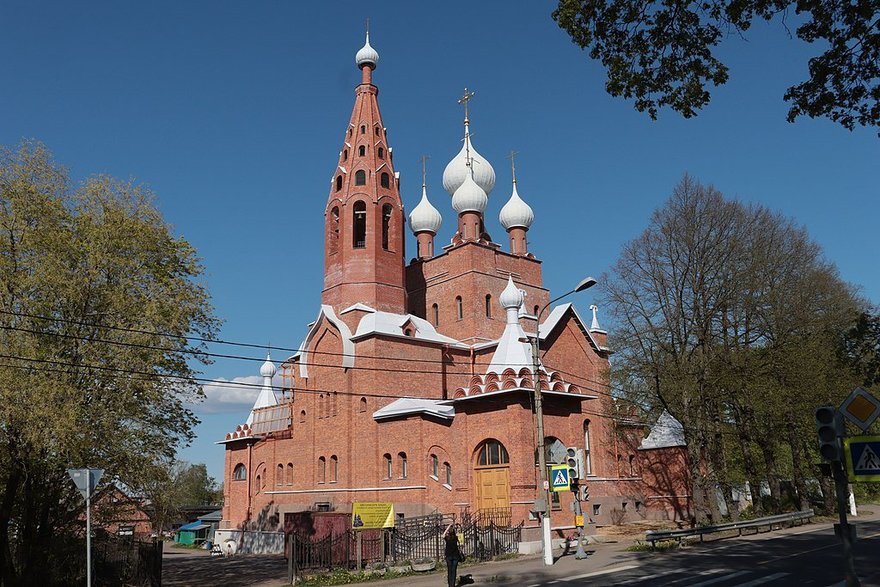 Разрушенную церковь Серафима Саровского воссоздали в Петергофе