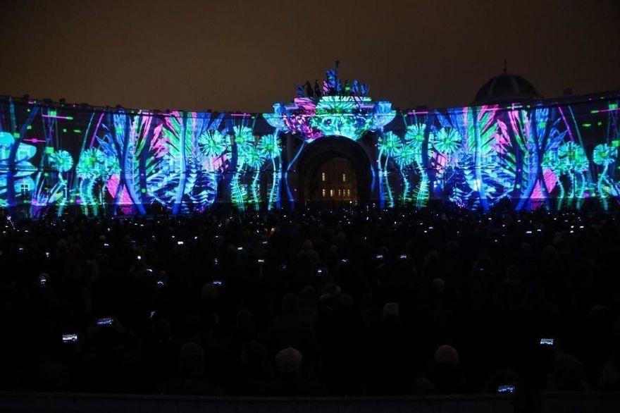 Грандиозное световое 3D-шоу состоится на Дворцовой ко Дню Эрмитажа