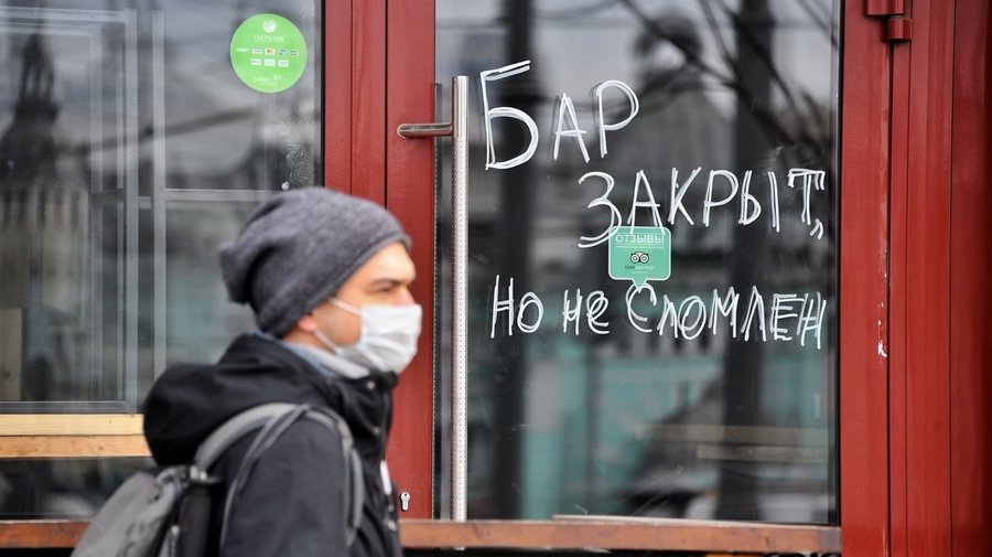 На Невском проспекте закрыли более сотни заведений и магазинов