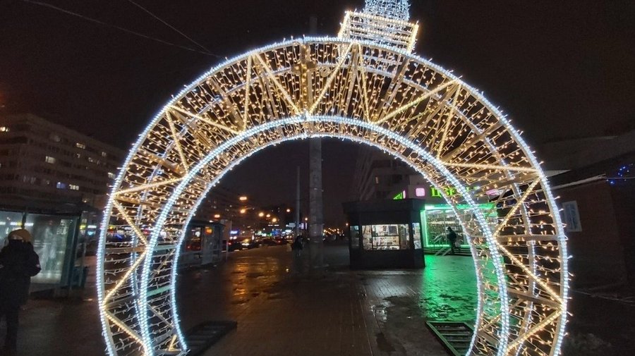На Васильевском острове появилась новогодняя фотозона, возмутившая петербуржцев