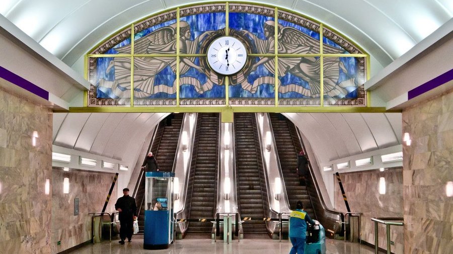 Метро в центре Петербурга закроется раньше перед Новым годом