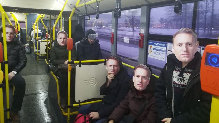 В «Пулково» появилось десять Навальных