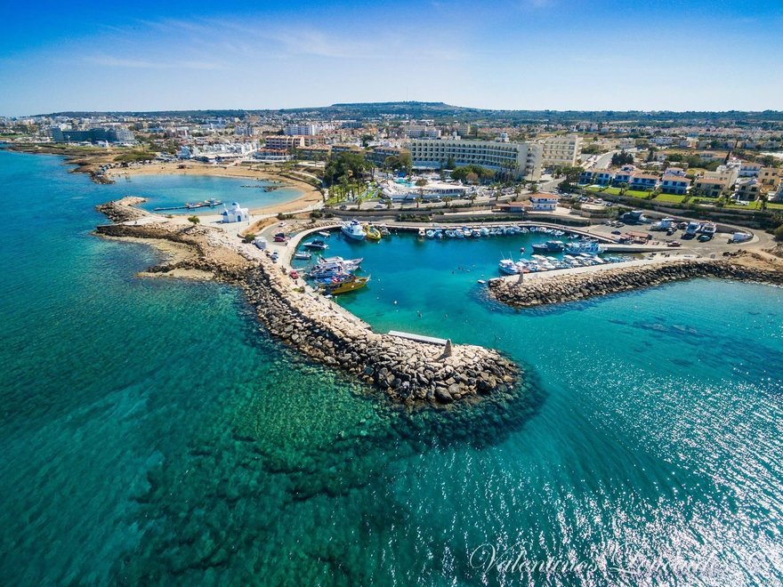 Петербуржцы могут отправиться на отдых на Кипр без «карантинных недель» 