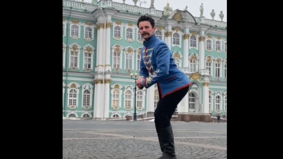 Танец гусар на Дворцовой площади вызвал шумиху в TikTok