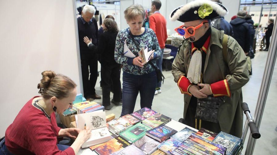 Книжный салон в Петербурге впервые пройдёт на Дворцовой площади