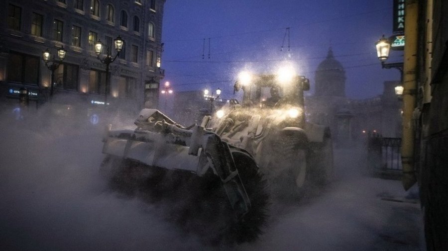 В Петербурге работает горячая линия для недовольных уборкой снега