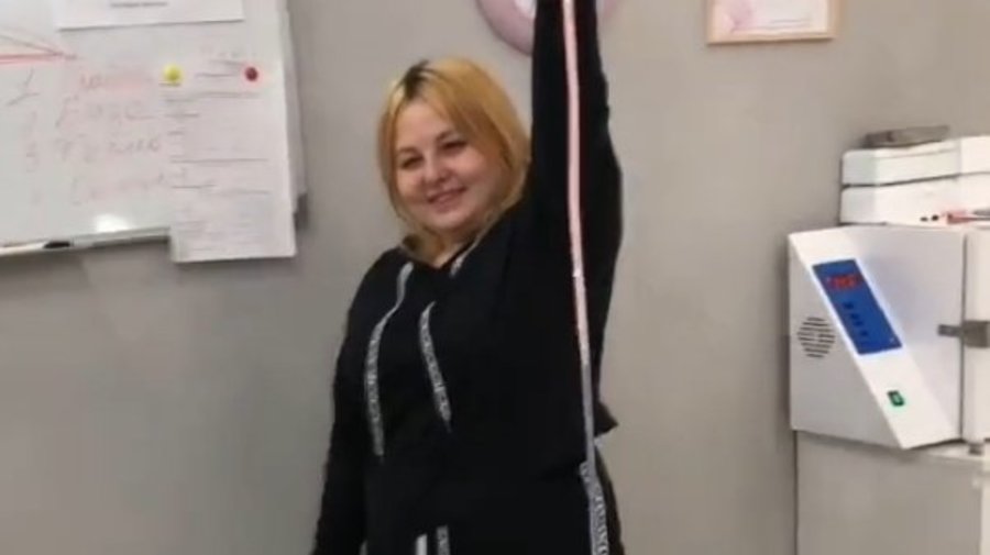 Самый длинный в мире ноготь нарастили в Петербурге