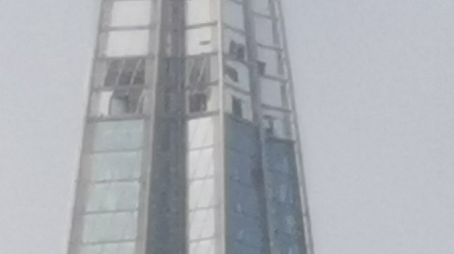 Петербуржцы обсуждают повреждённые окна верхних этажей «Лахта Центра»