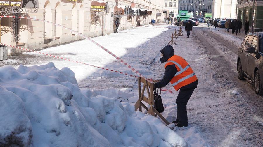 Снежный апокалипсис: коммунальным службам не хватает ресурсов для устранения последствий снегопада в Петербурге