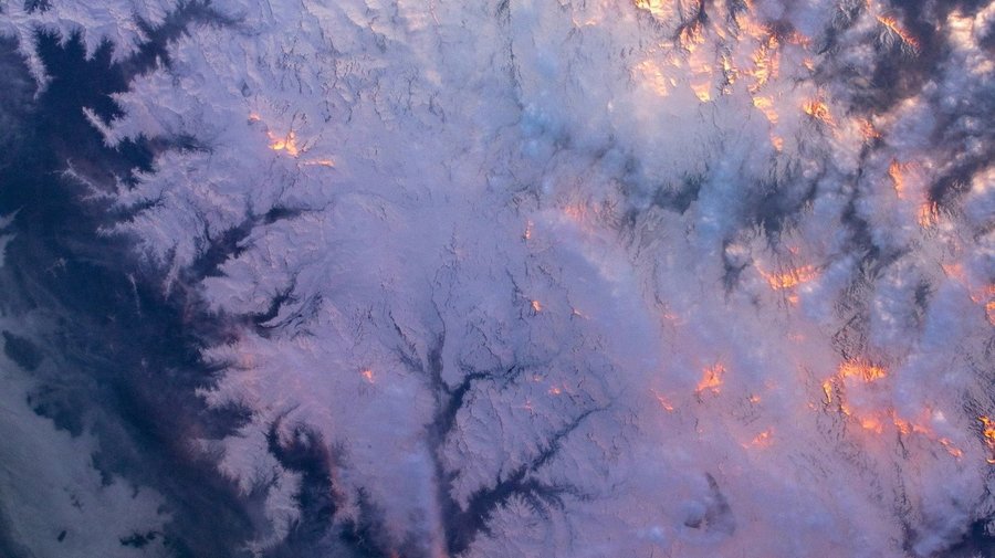 Петербургский космонавт поделился фотографиями космического заката