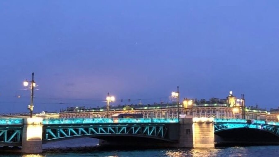 Дворцовый мост засияет в честь Дня святого Патрика