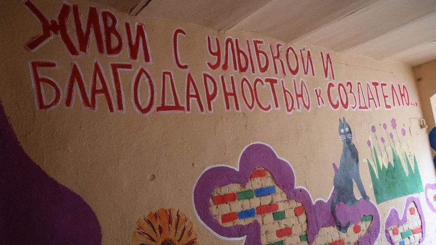 Дворик Нельсона в центре города продолжает оживать силами автора и неравнодушных петербуржцев