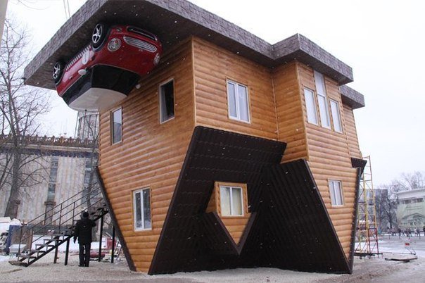 Дом-перевёртыш на ВВЦ