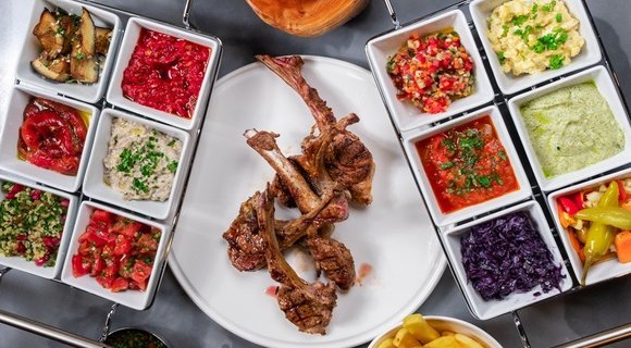 8 ресторанов и кафе, открывшихся в Петербурге к новому сезону