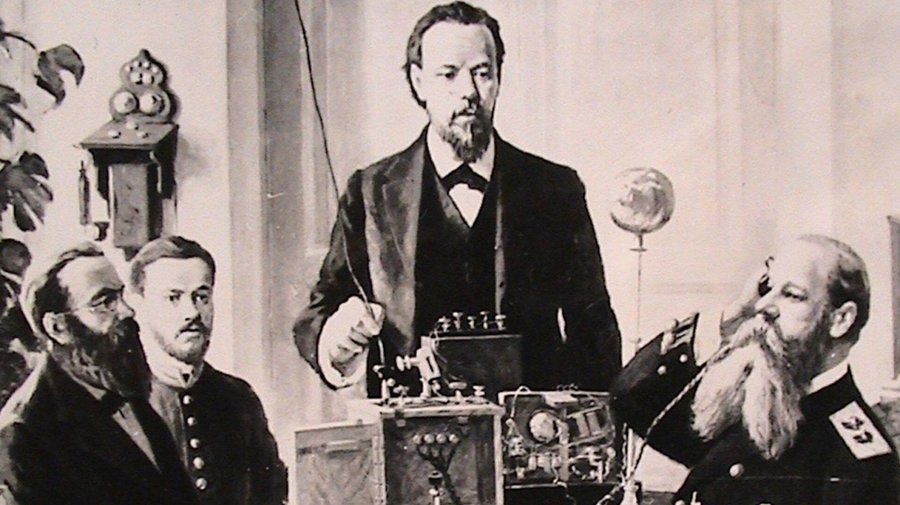 Надо знать: 24 марта 1896 года в Петербурге была передана первая радиограмма