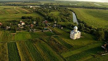Древние храмы рядом с Петербургом