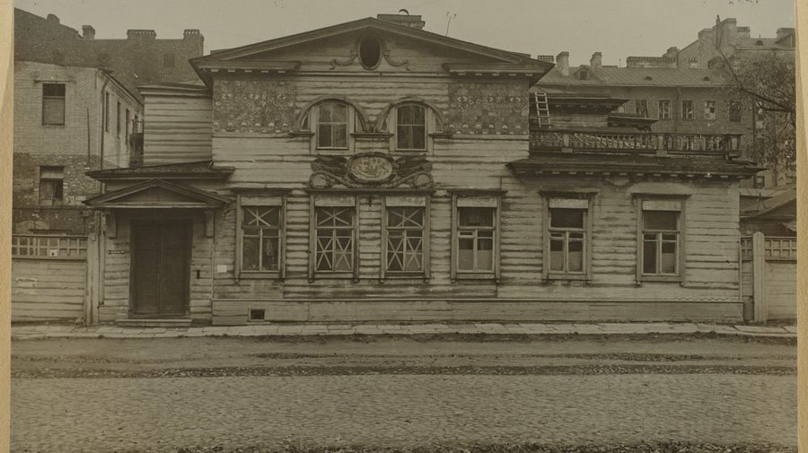 В Сети опубликовали редкие фотографии особняка Бремме
